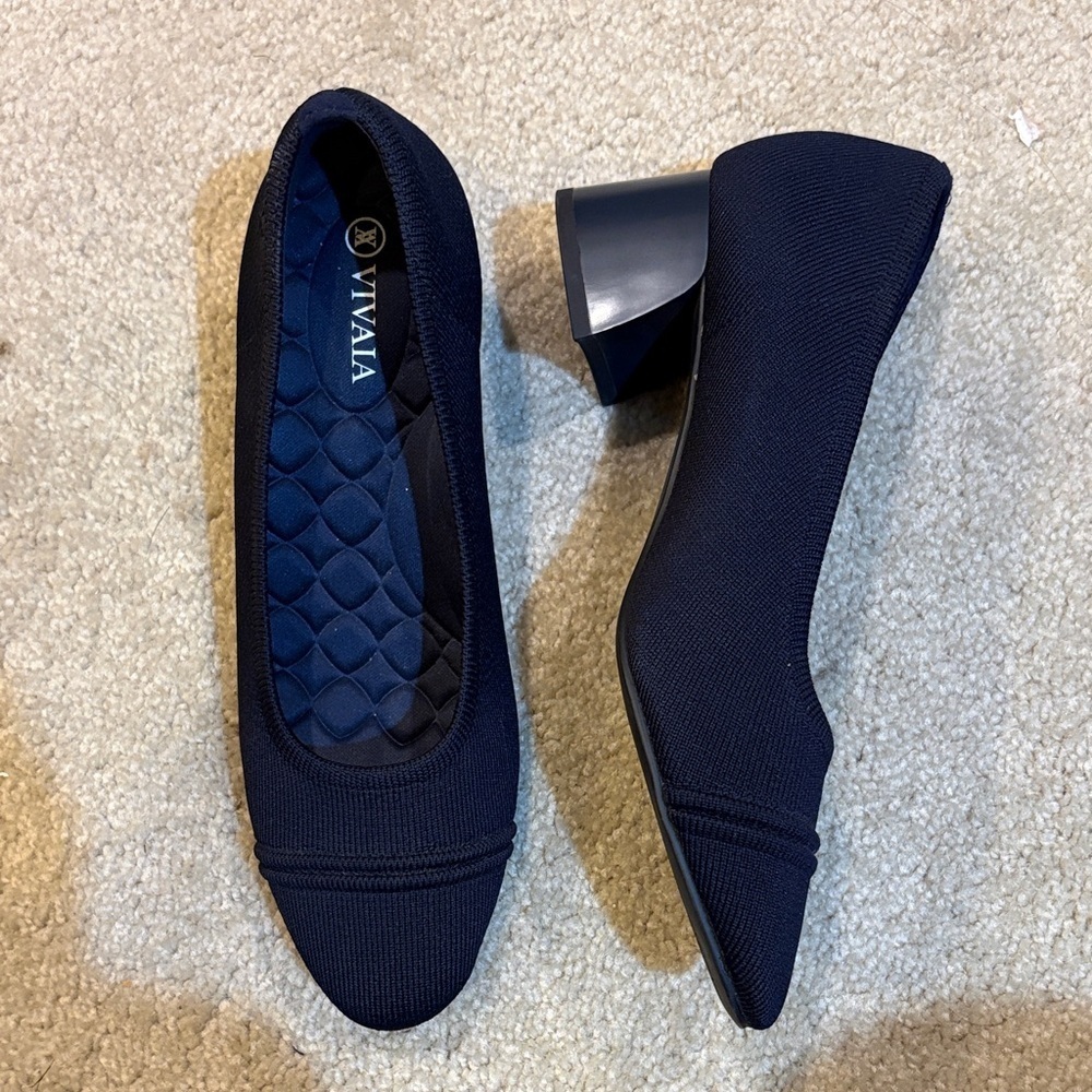 Vivaia Women's Navy Blue 2 Inch Block Heel Shoes-Size 37.5/ Size 7 US